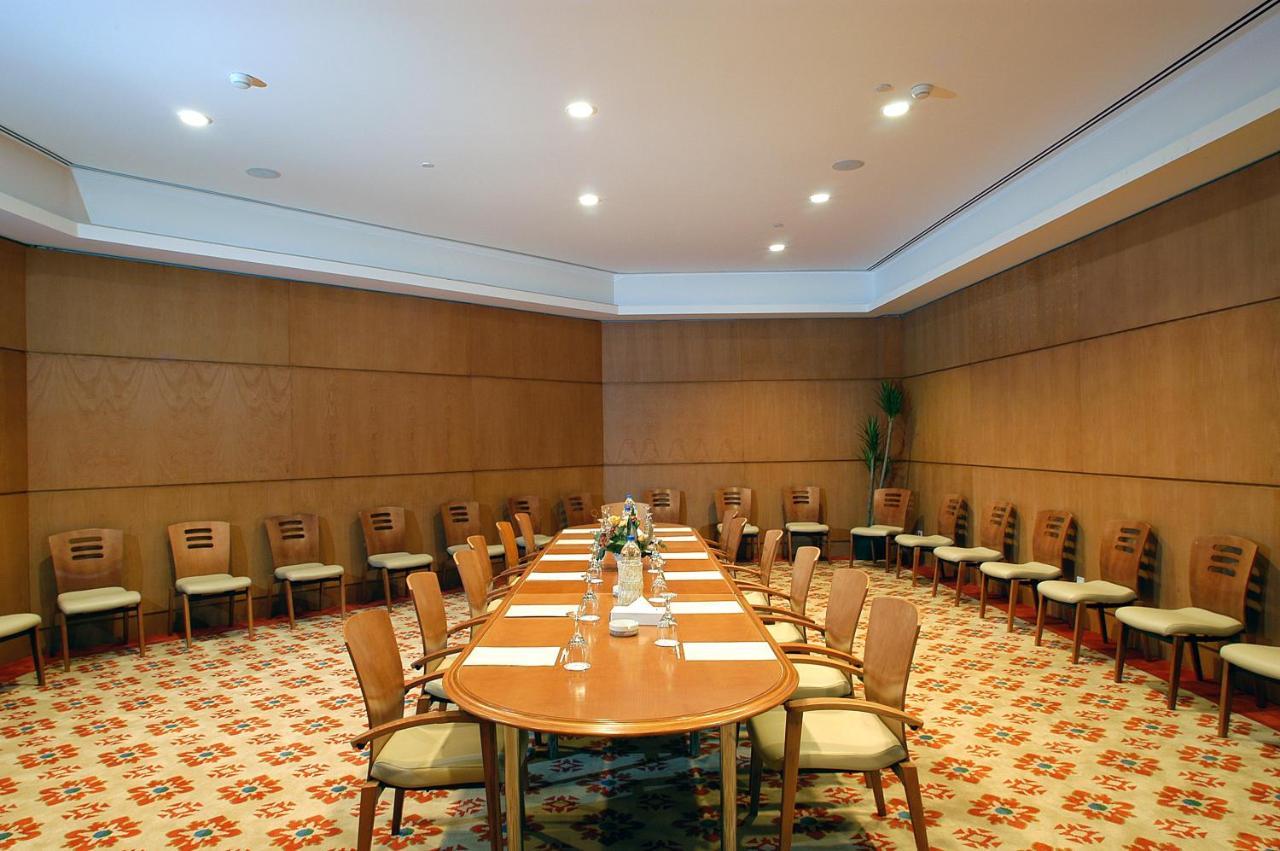 Maritim Jolie Ville Resort & Casino Sharm El-Sheikh Exterior foto A meeting room at the hotel